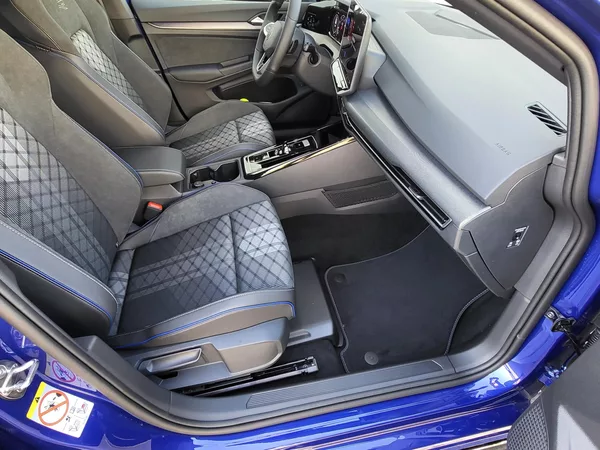 Volkswagen Golf Variant R-Line People 1,5 eTSI-nové - foto 26