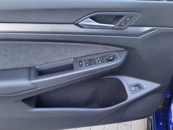 Volkswagen Golf Variant R-Line People 1,5 eTSI-nové - foto 7