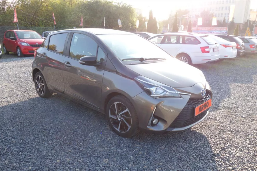 Toyota Yaris 1,5 i, ČR, HYBRID, SELECTION.