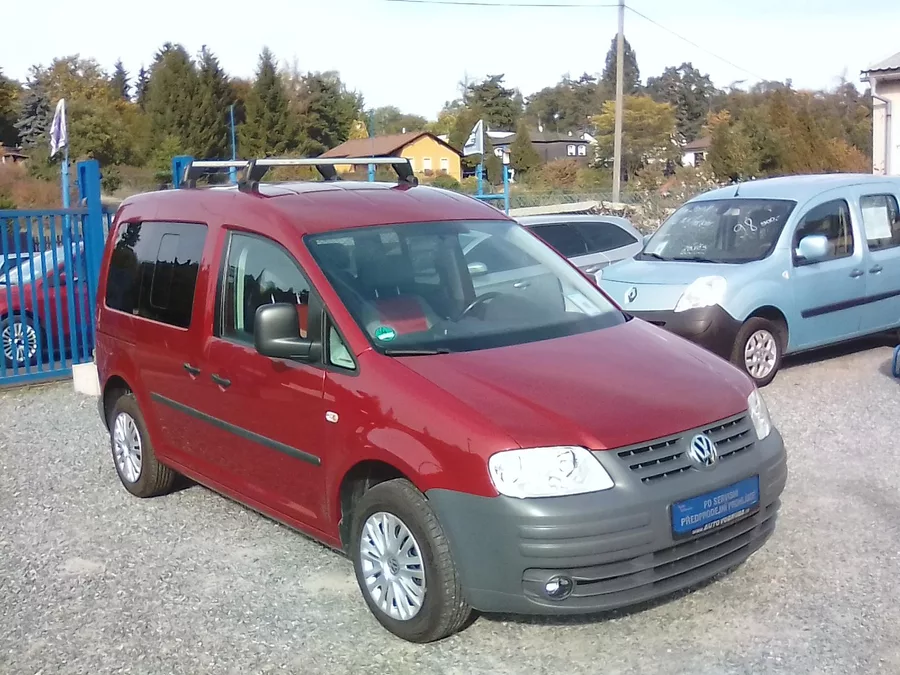 Volkswagen Caddy 1.6i / 75 KW , 7 míst