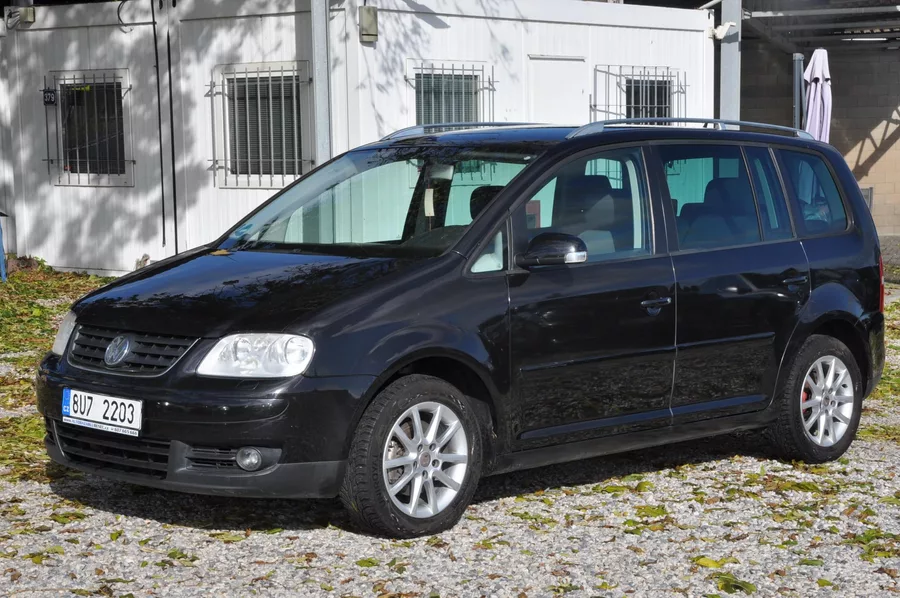 Volkswagen Touran 2.0TDi 100kW 7.míst Highline