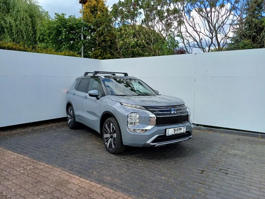 Mitsubishi Outlander Instyle+ 2,4 MIVEC 2xelektromo