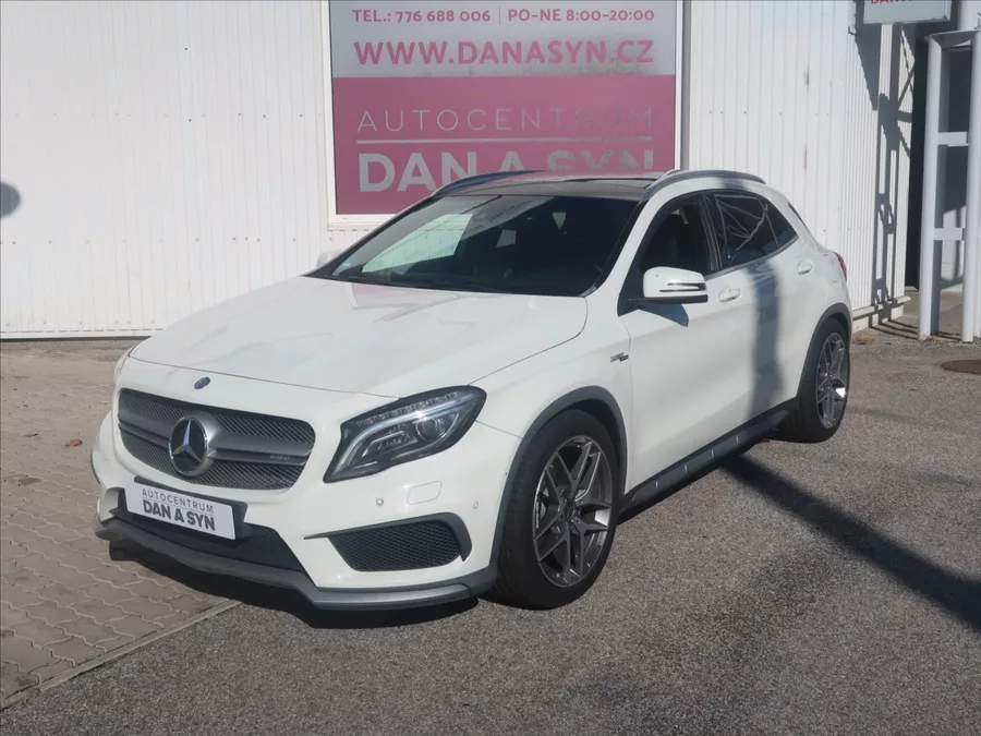 Mercedes-Benz GLA 2,0 45 AMG 4Matic panorama