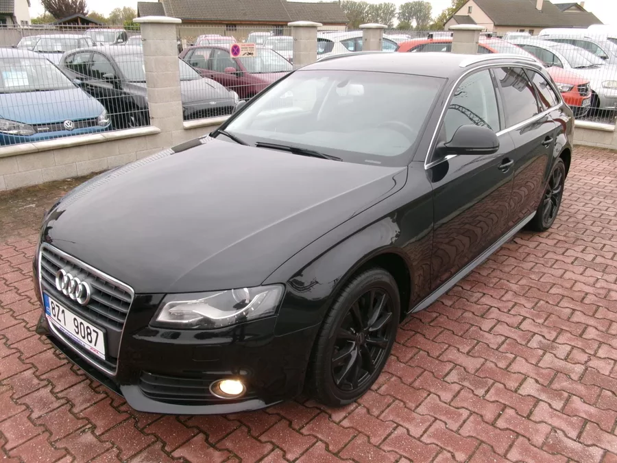 Audi A4 2,0TDI AC TEMP VÝHŘEV ALU