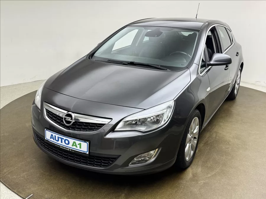 Opel Astra 1,4 103kW 2X KOLA AC 1.MAJ ČR