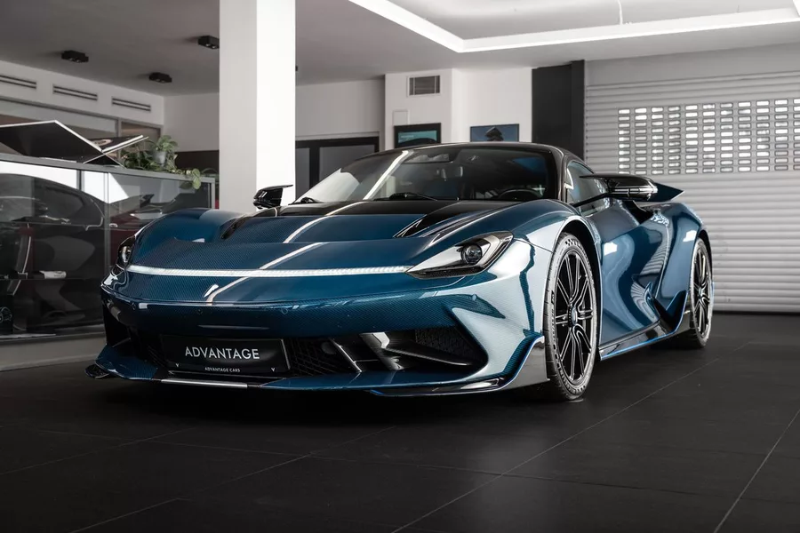 Automobil