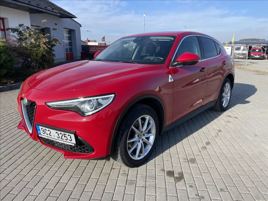 Alfa Romeo Stelvio 2,0 Turbo 280k Q4 AT8 4x4 Tažn
