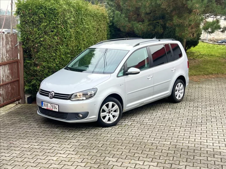 Volkswagen Touran 1,6 TDi NAVI / kamera / ALU
