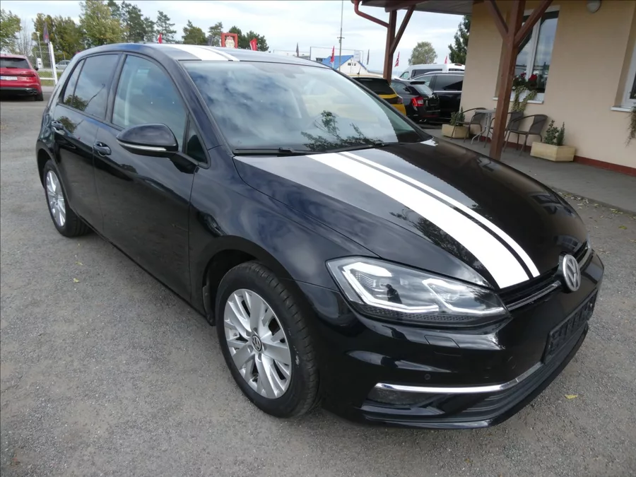 Volkswagen Golf 1,6 TDi 85kW navi,led,serviska