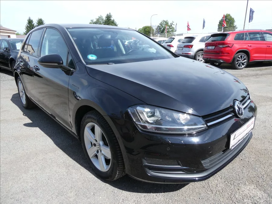 Volkswagen Golf 1,6 TDi 77kW serviska, xenony