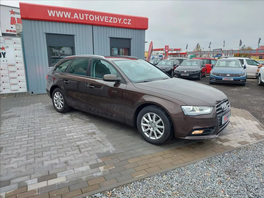 Audi A4 2,0 TDI AUT NAVI ČR S.KNIHA