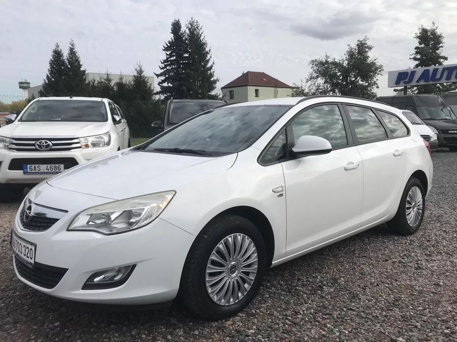 Opel Astra 1.4i 74 KW,KLIMA ,TEMPOMAT....