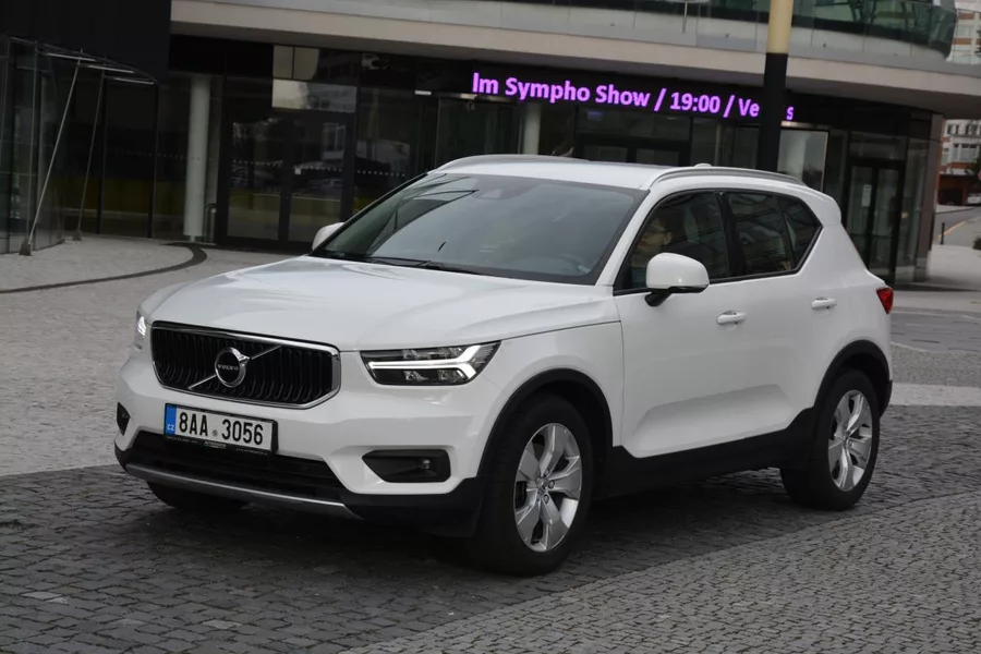 Volvo XC40 2,0 D3 DRIVE-E Momentum PRO Aw