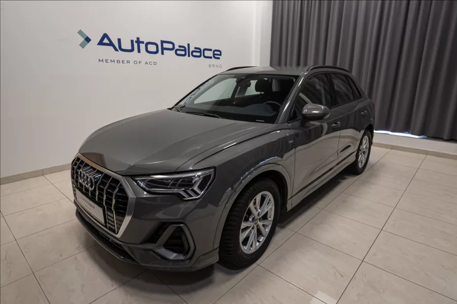 Audi Q3 1,5 35 TFSI S-LINE NAVI VÝHŘEV