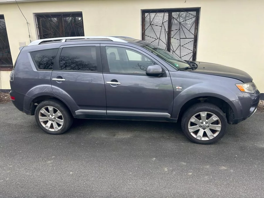 Mitsubishi Outlander 2.4 4x4 7 míst max. výbava