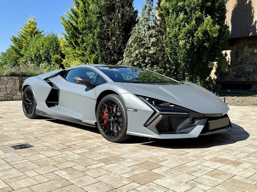 Lamborghini Revuelto