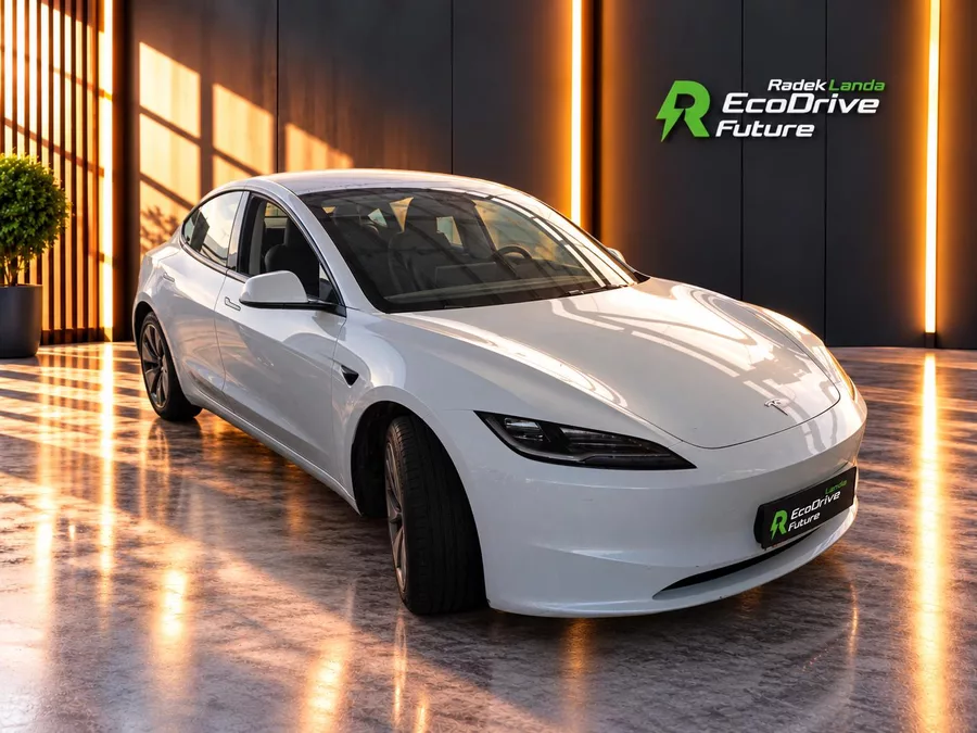 Tesla Model 3 LFP | HW4 | Tažné 1 000 kg