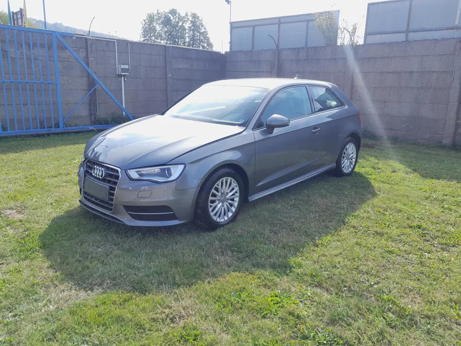 Audi A3 1,6 TDI serviska 2x klíč