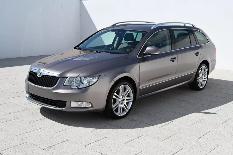 Škoda Superb 2.0TDI 125KW DSG 3/2011