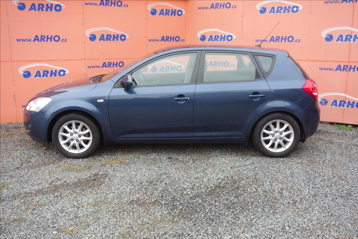 Kia Ceed 1,4 i 80KW,ČR,2 MAJ.,AUT. AC. - foto 4