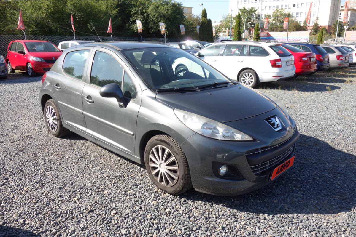 Peugeot 207 1,4 i 54KW, ČR, SERVIS. KN.