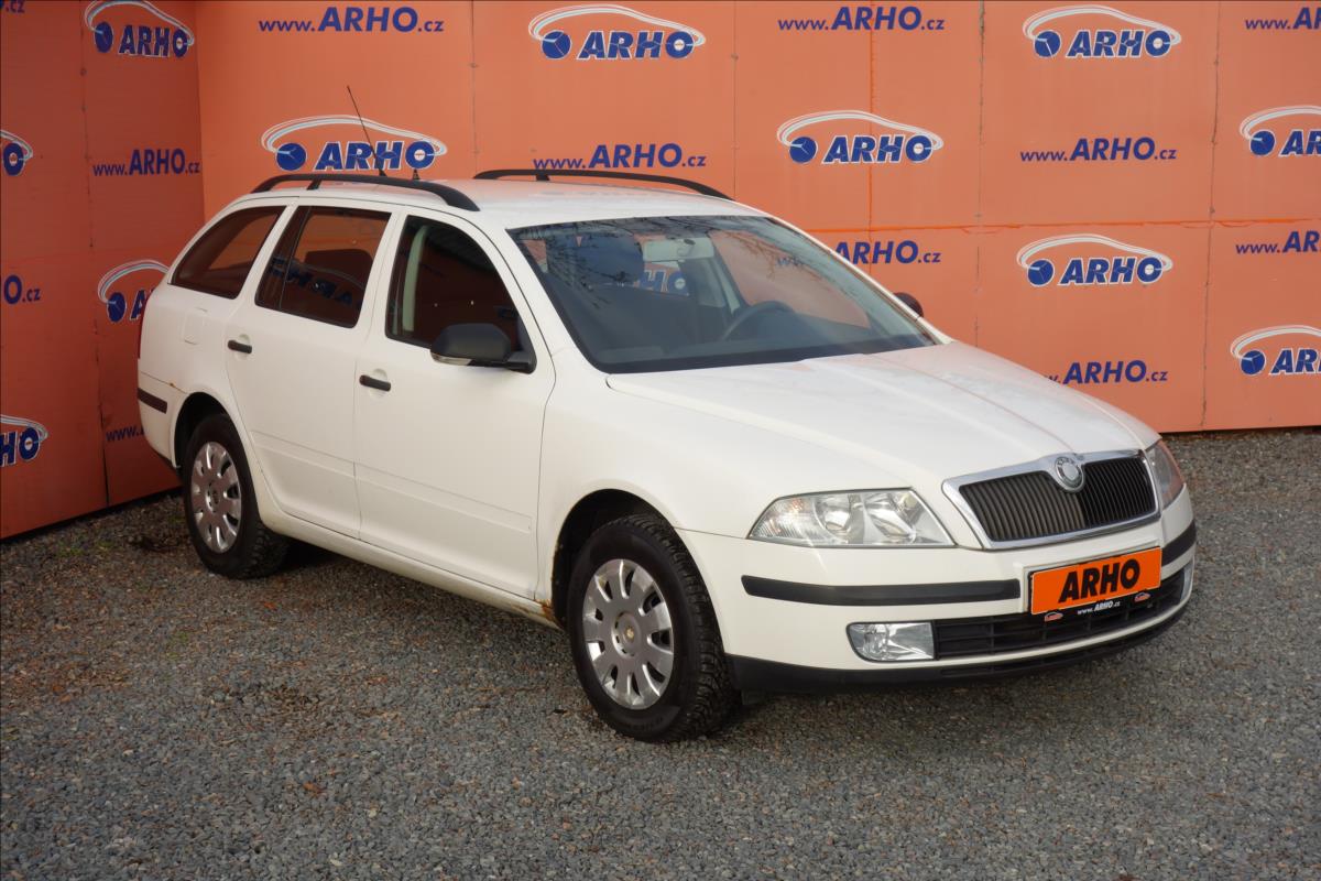 Škoda Octavia 1,6 i 75KW, ČR, SERVISNÍ KN.