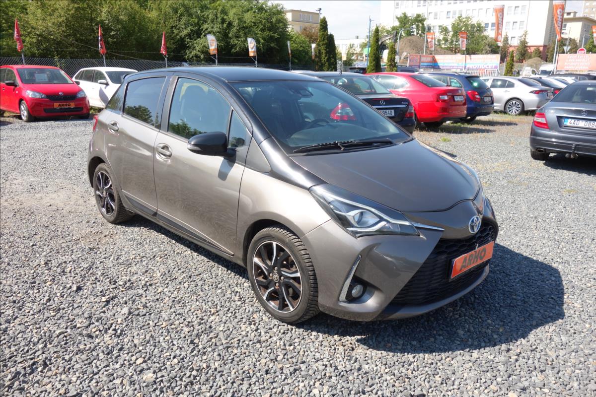 Toyota Yaris 1,5 i, ČR, HYBRID, SELECTION.