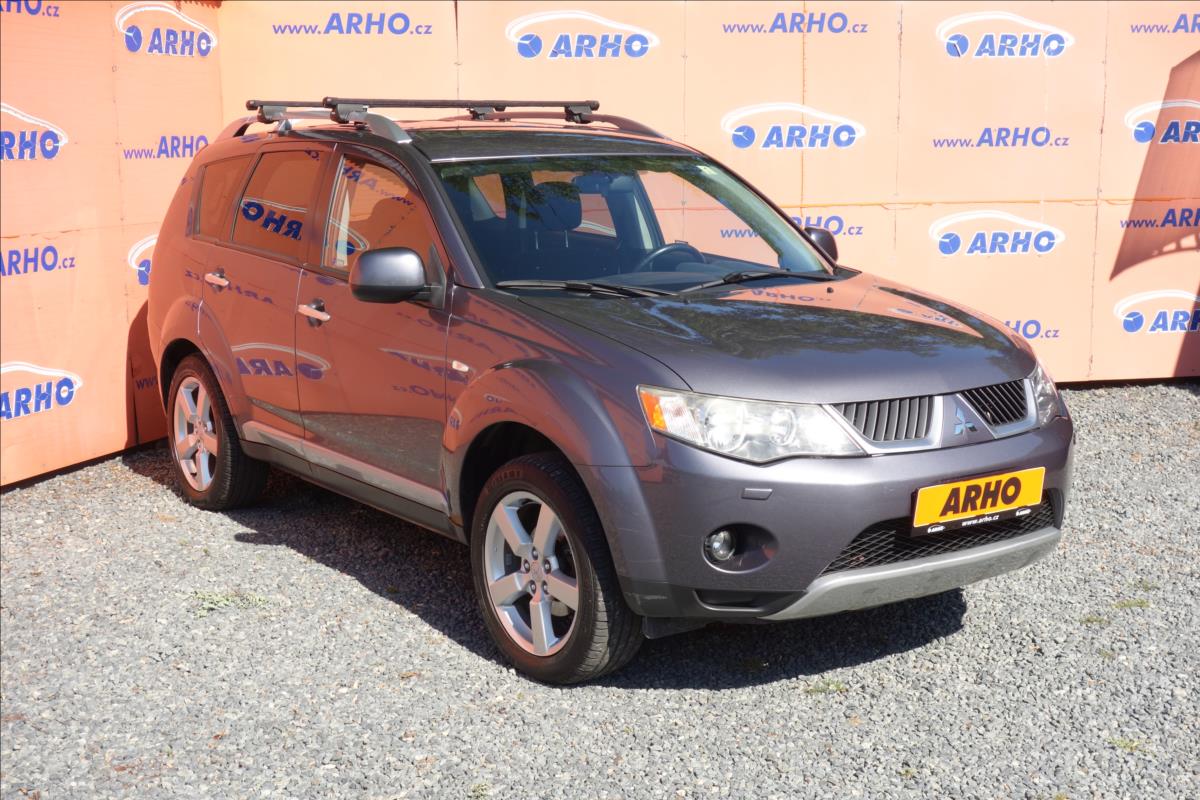 Mitsubishi Outlander 2,0 DI-D, ČR, 1 MAJ., 7MÍST.