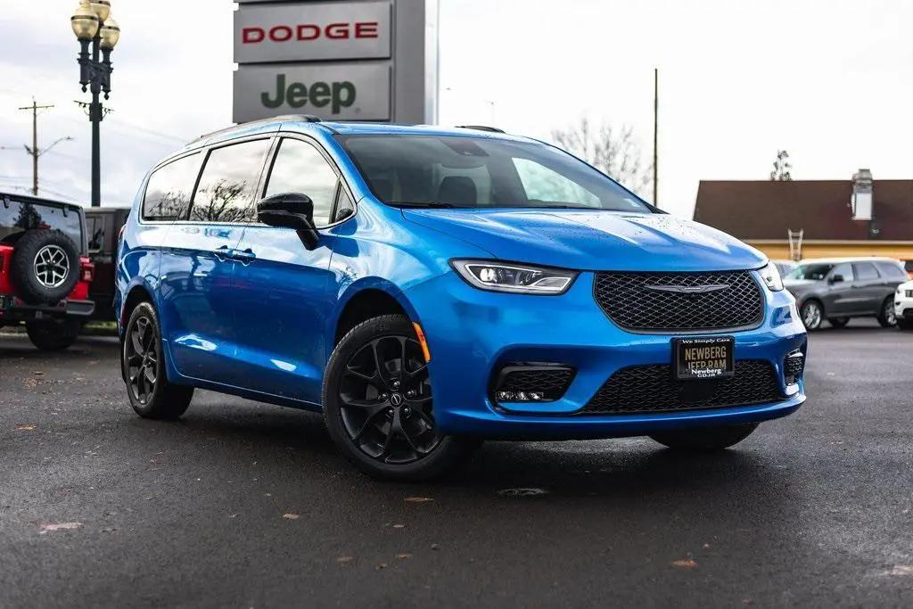 Chrysler Pacifica 100th Anniversary AWD