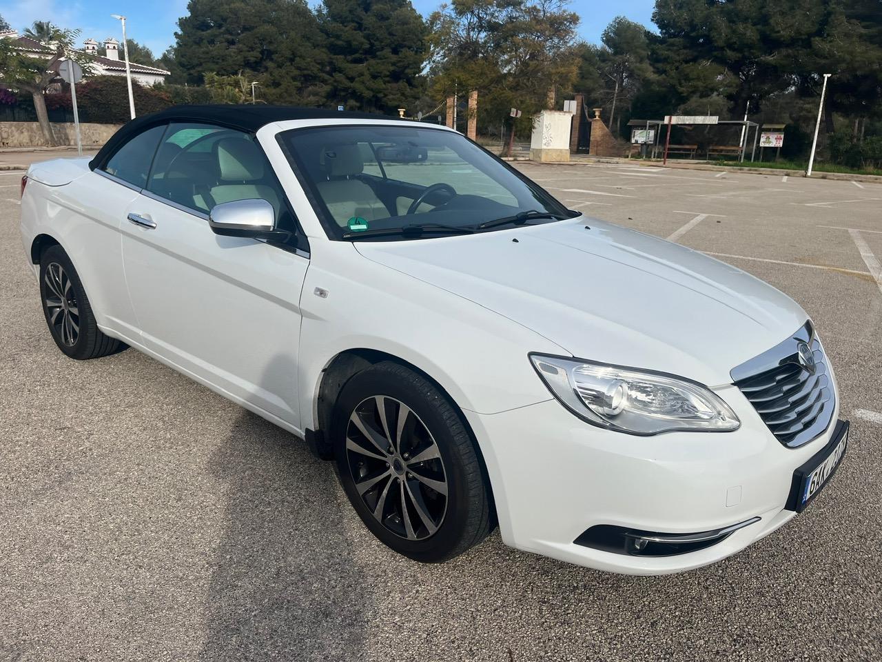 Lancia Flavia El. ovl.střecha, kůže, automat
