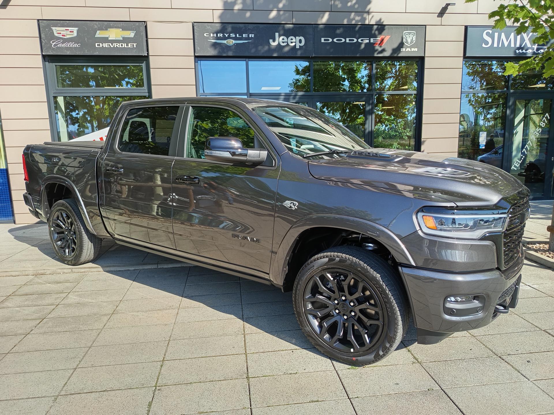 Dodge RAM V8, 5.7l, Limited night edit.