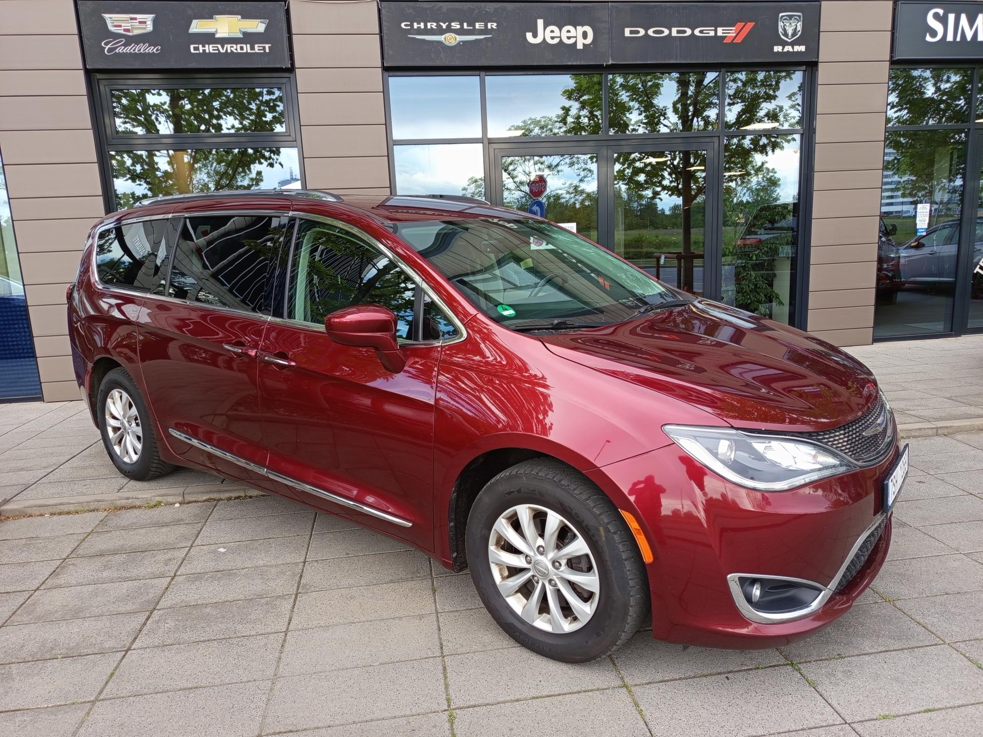 Chrysler Pacifica Touring L, model 2019