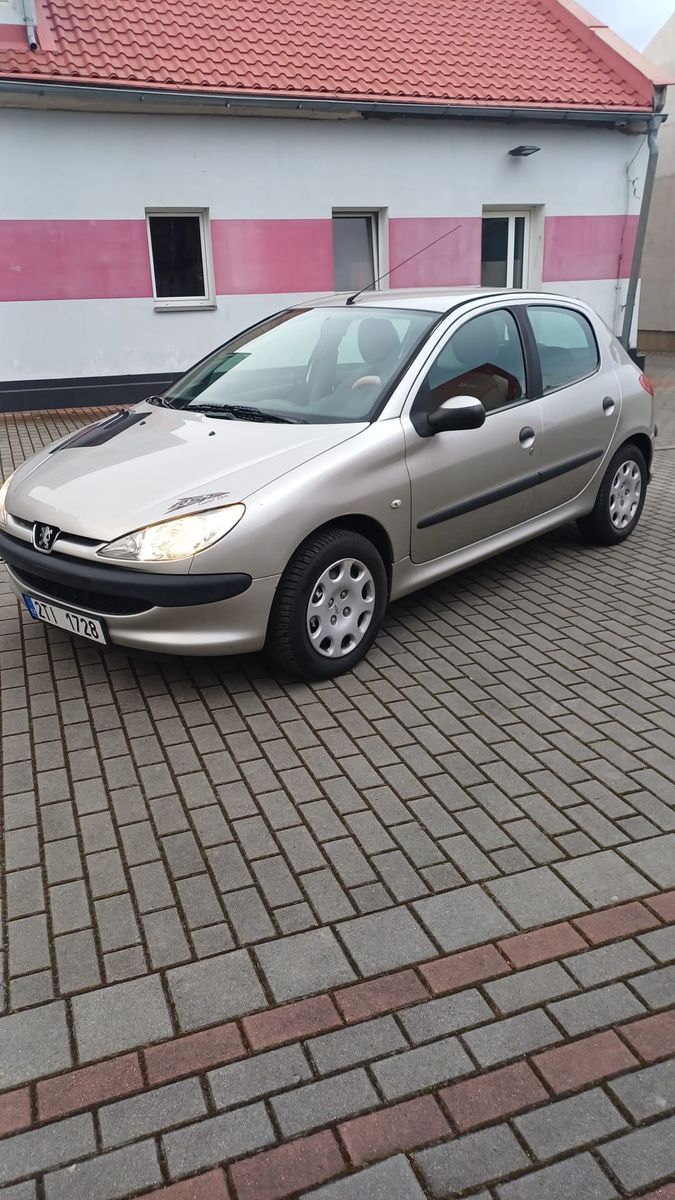 Peugeot 206 1.4, ČR, STK 10/2027