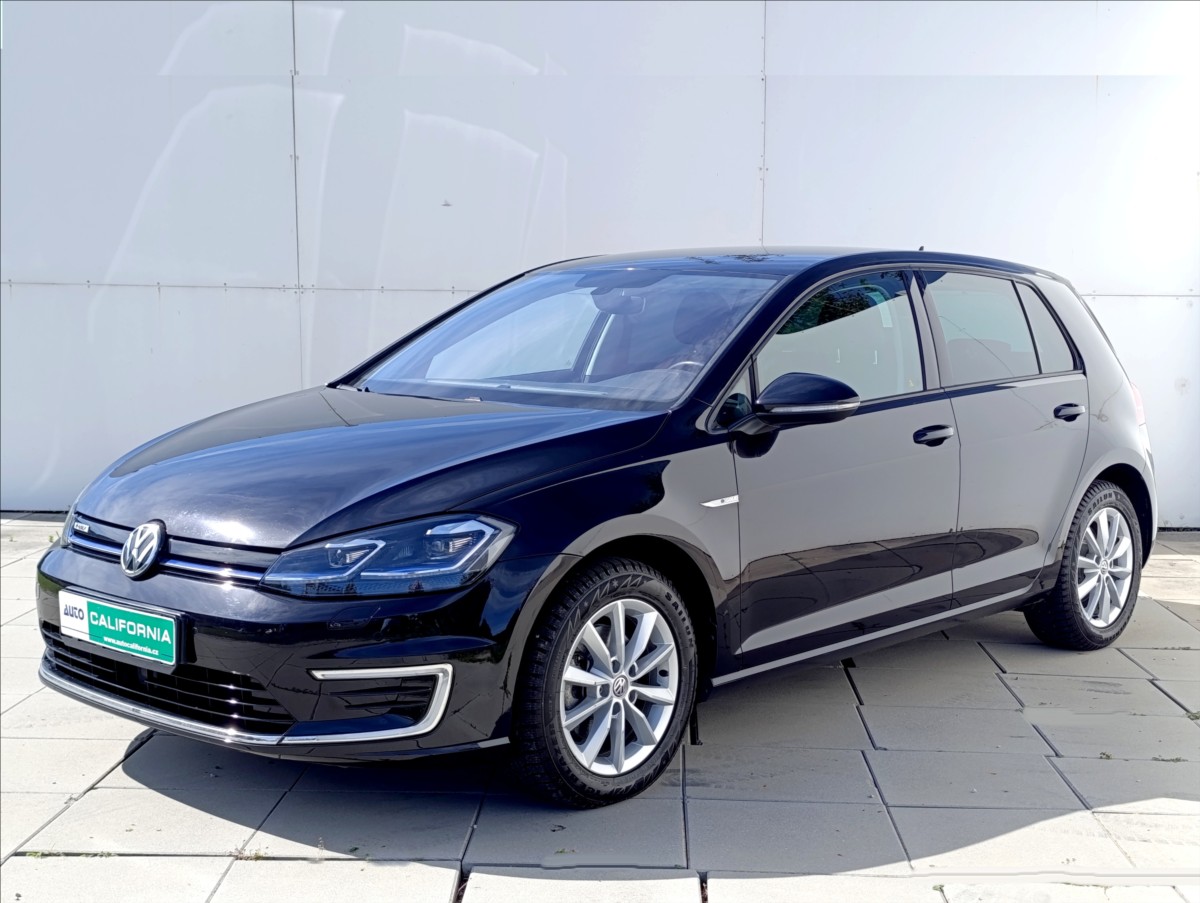 Volkswagen e-Golf 0,0 100kW,tep.čerpadlo,Navi,LE