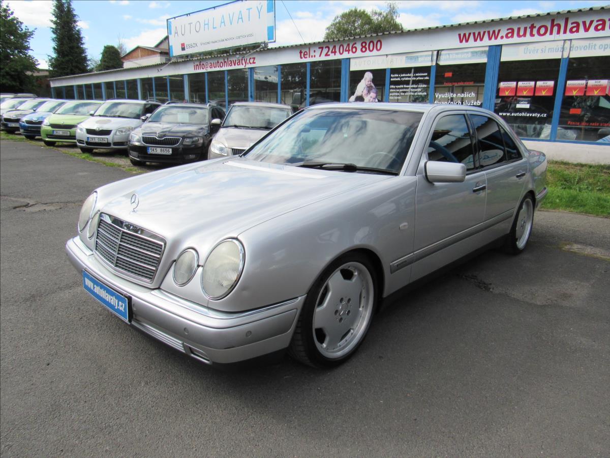 Mercedes-Benz Třídy E 3,2 E 320 Elegance Automat