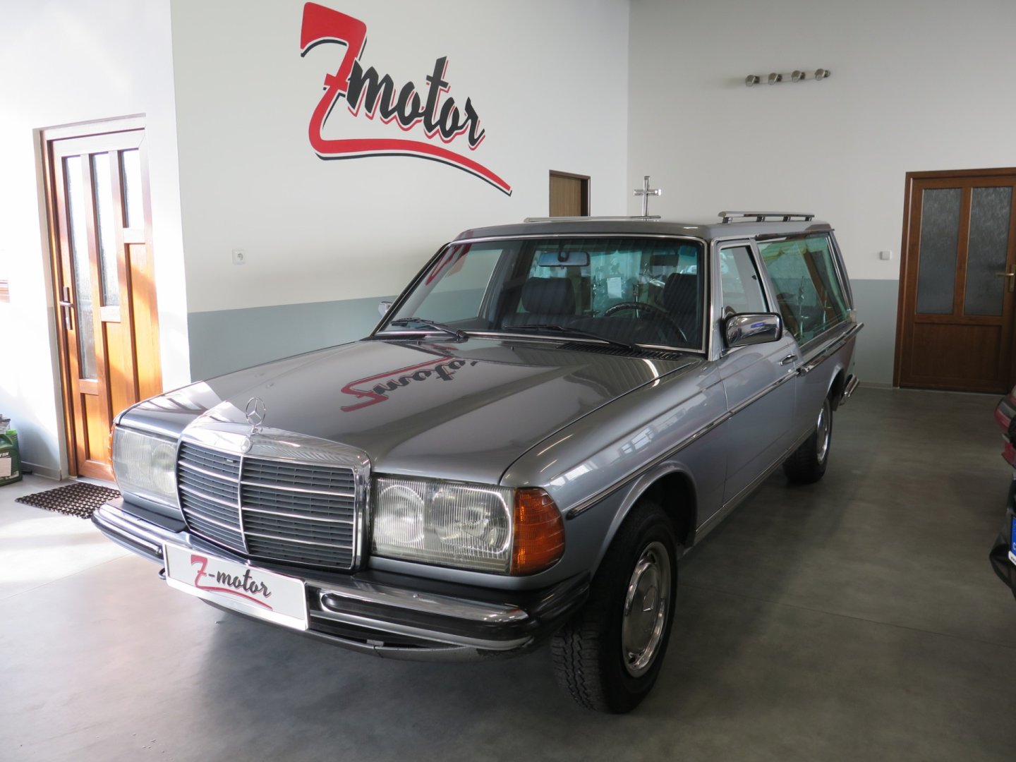 Mercedes-Benz 123 3.0D pohřební vůz, TOP STAV!!!