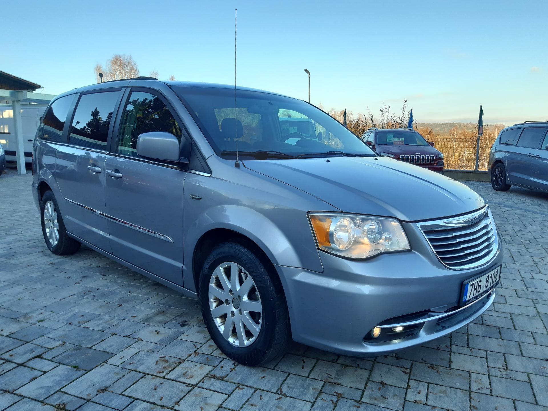 Chrysler Town & Country 3,6L V6,kůže, 7míst, DVD,Tažné