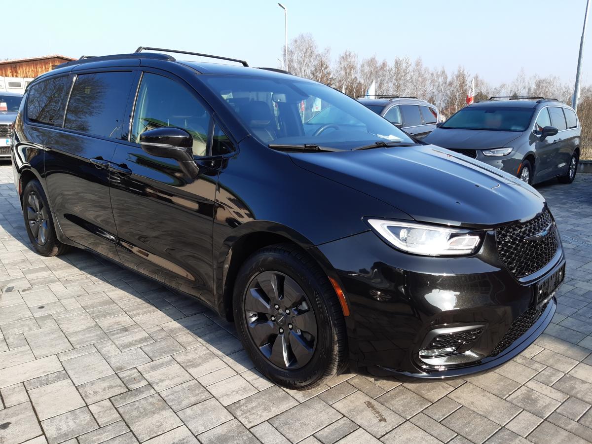 Chrysler Pacifica 3,6L V6 Hybrid,Plus, REZERVACE