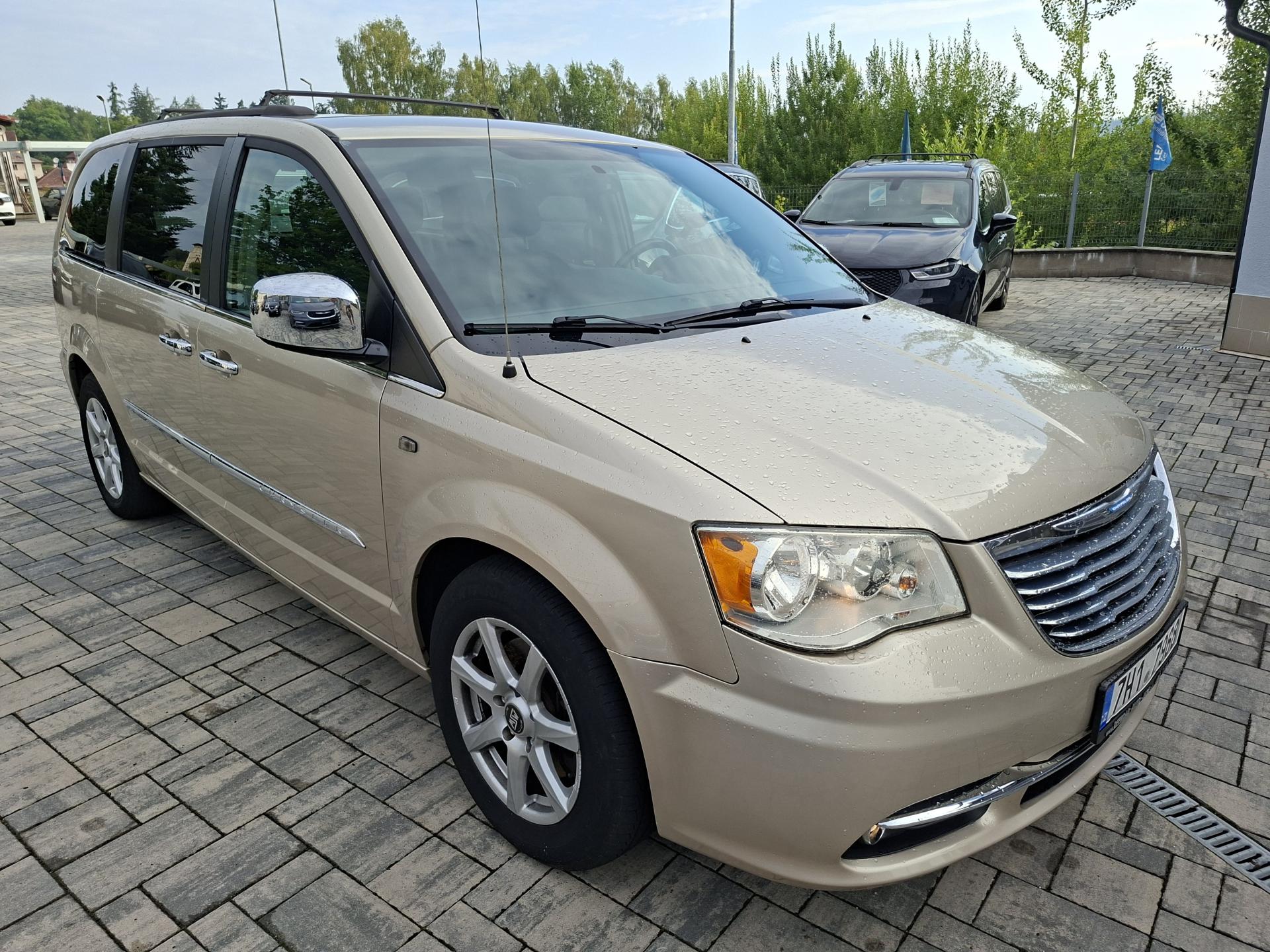 Chrysler Town & Country 3,6L 7míst, LPG, tažné, 2xkola