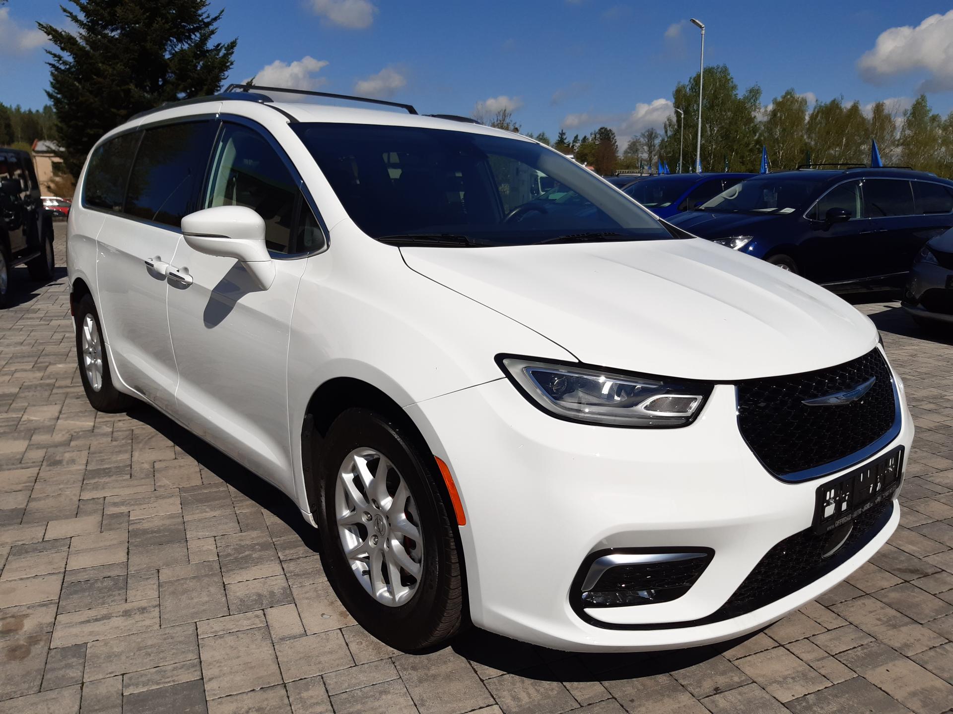 Chrysler Pacifica 3,6L V6,kůže,radar,nový model