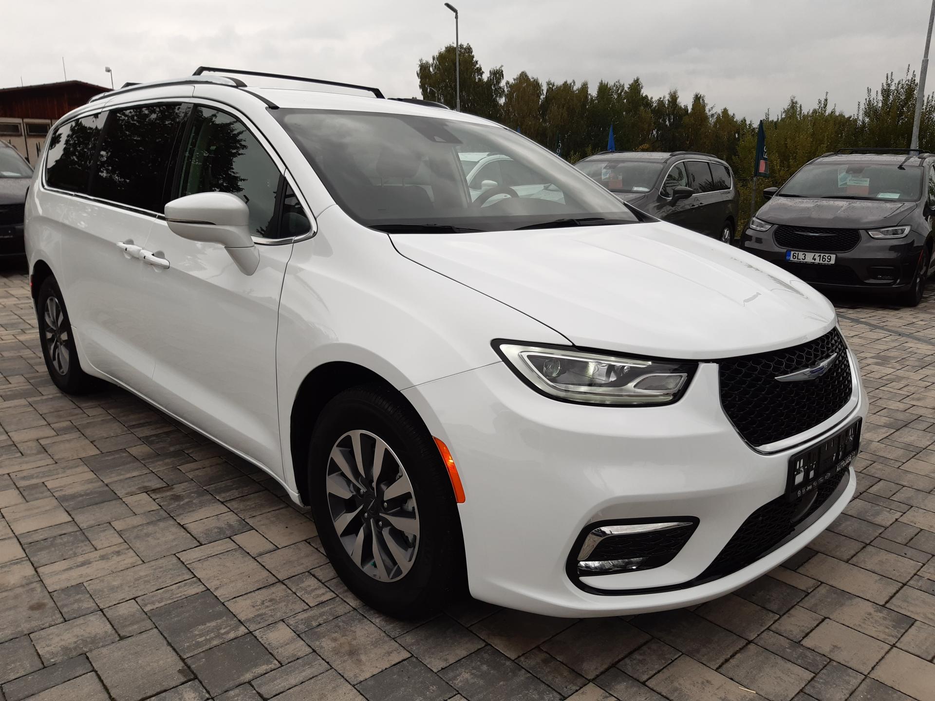 Chrysler Pacifica 3,6L Hybrid, Top výbava a stav