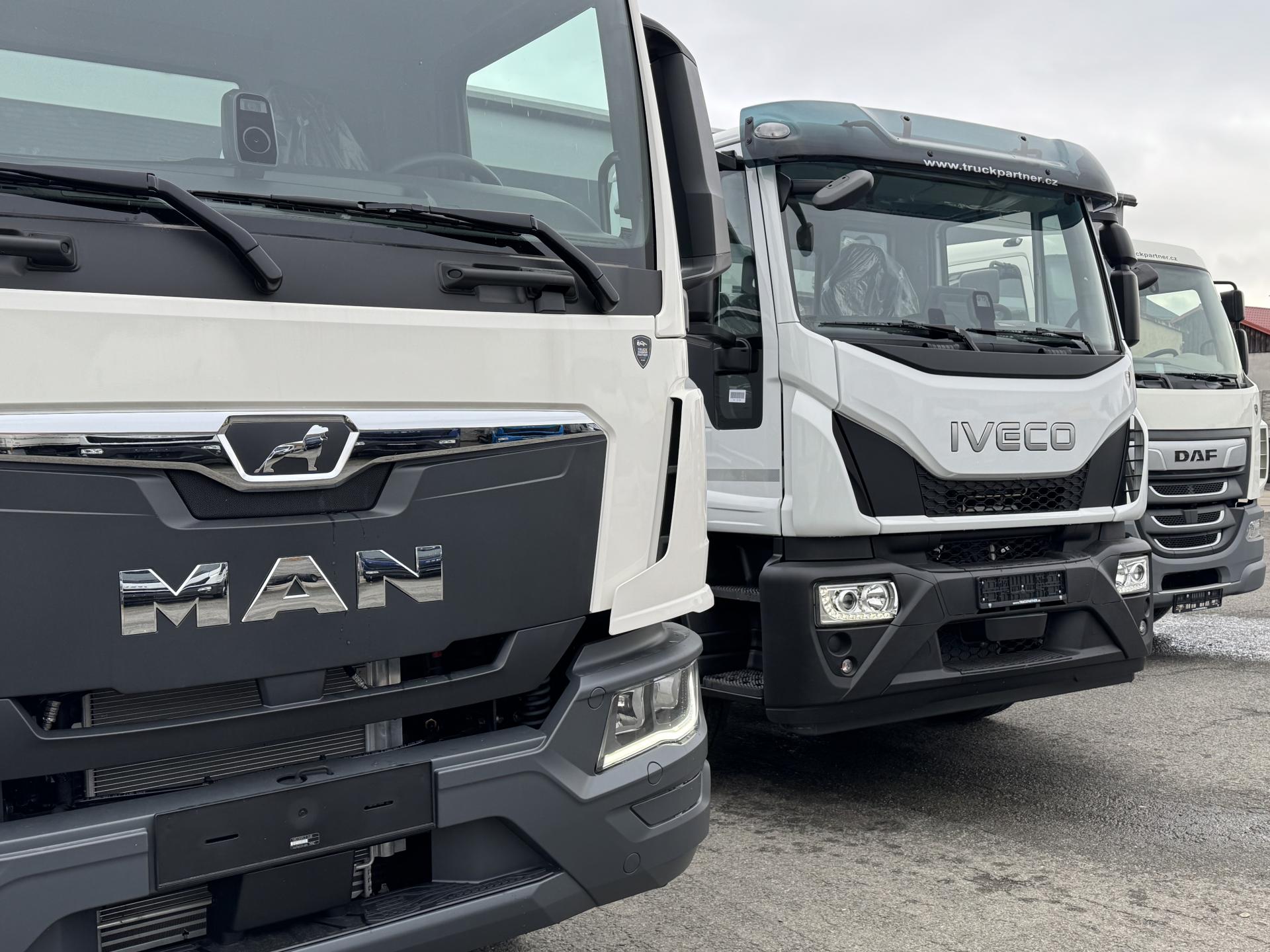 DAF LF 3ZNAČKY nových vozidel-SKLADEM