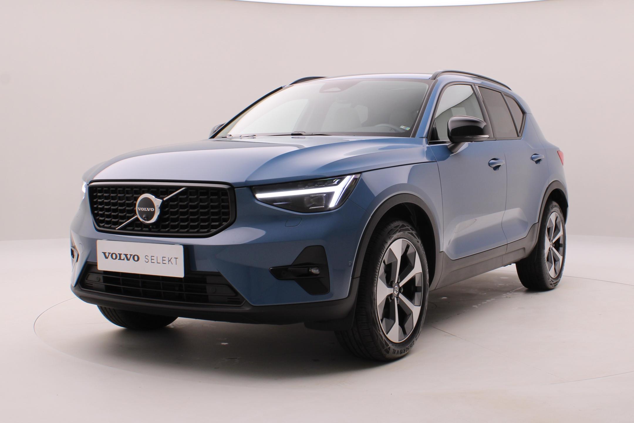 Volvo XC40 B4 AWD DARK ULTRA AUT CZ