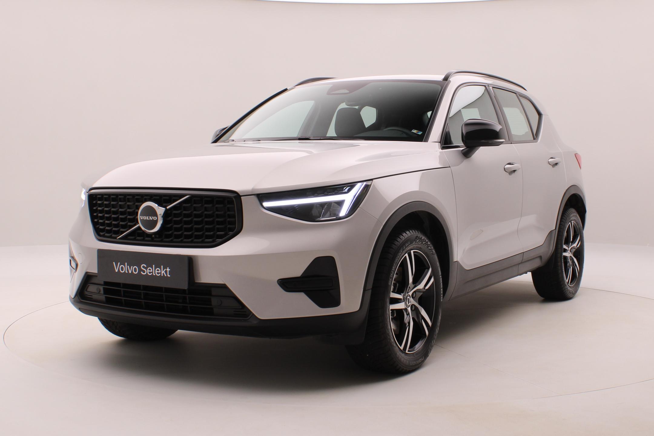 Volvo XC40 B3 DARK PLUS AUT CZ