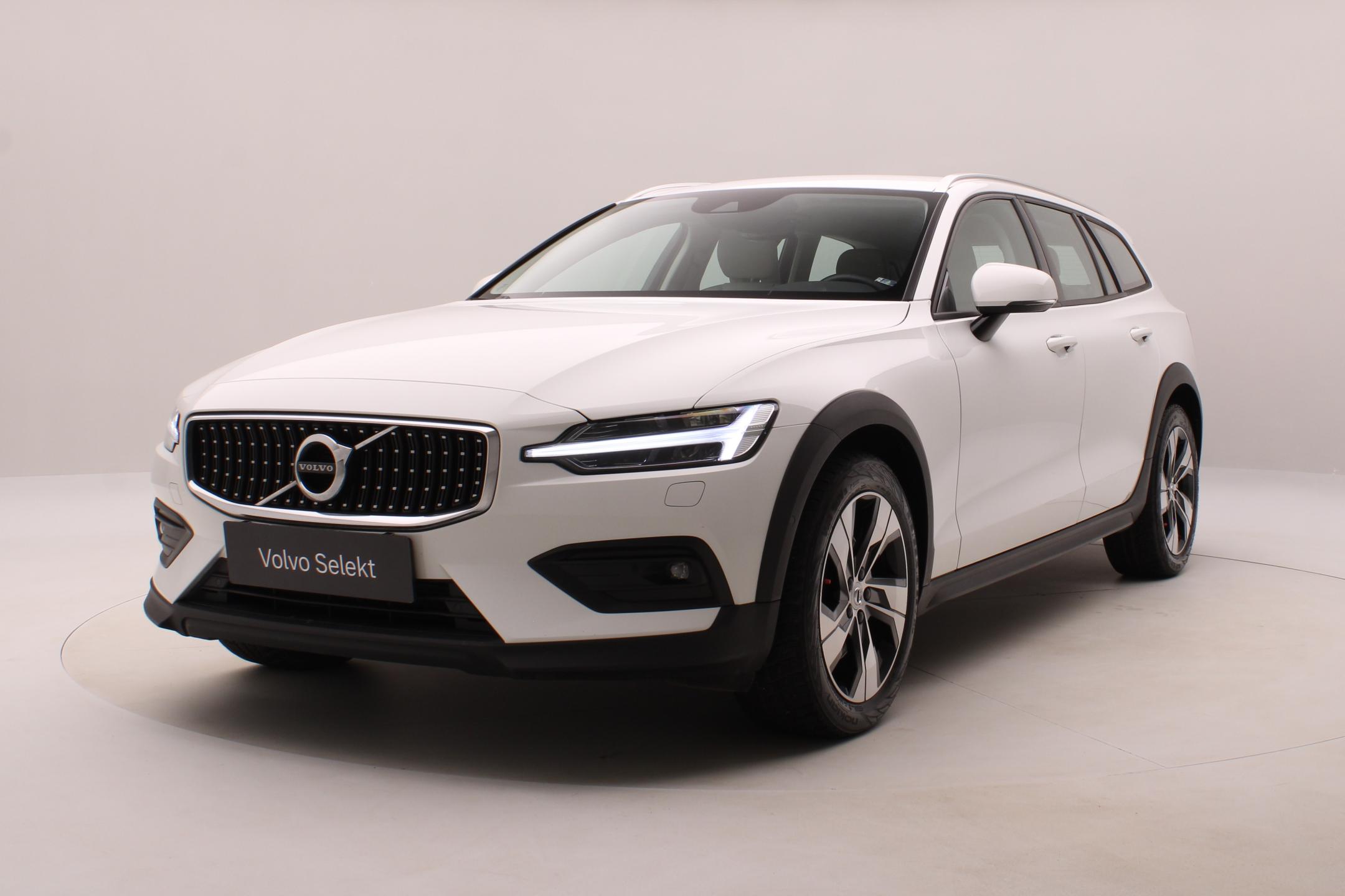 Volvo V60 CC D4 AWD MOMENTUM AUT CZ