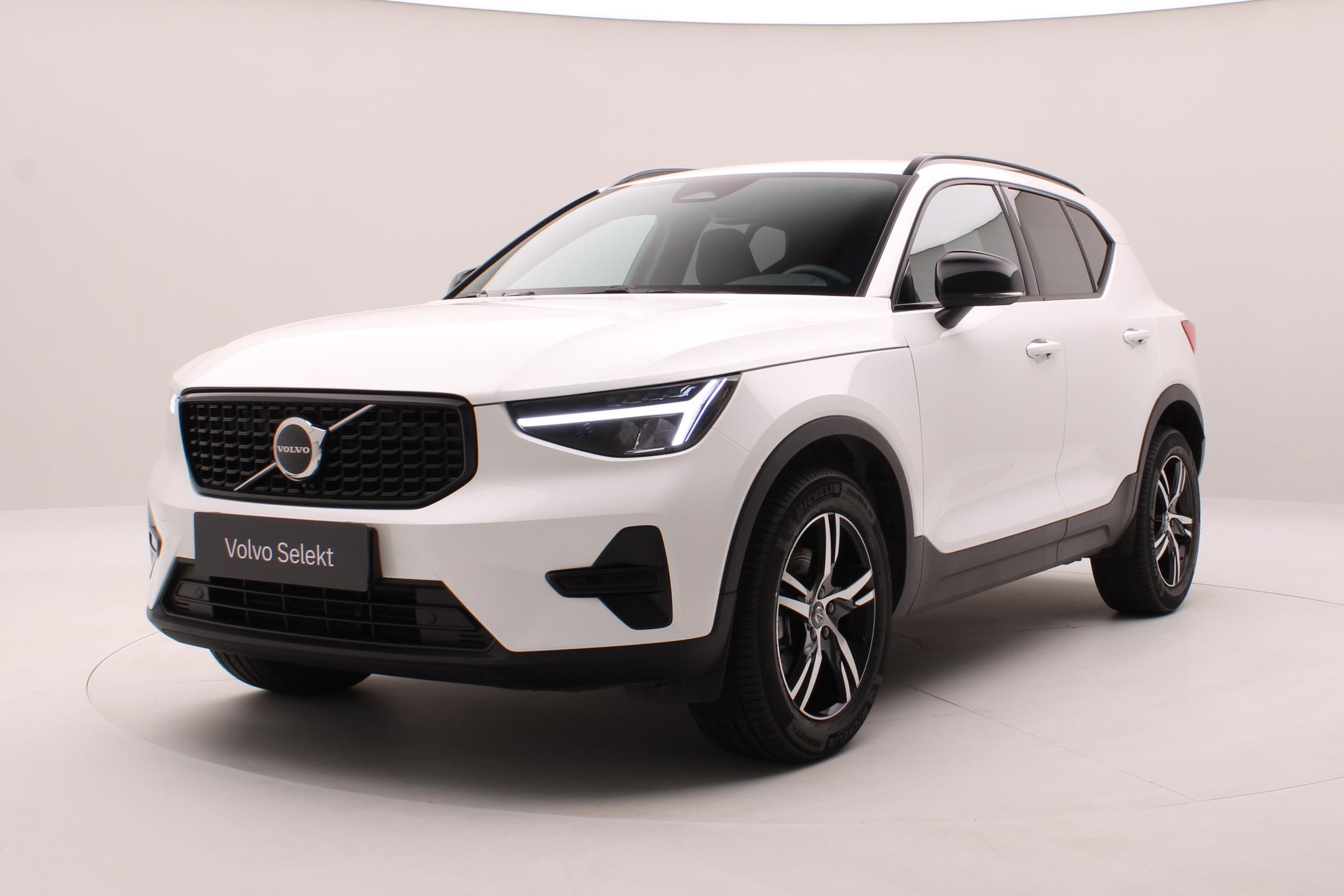 Volvo XC40 B3 DARK PLUS AUT CZ