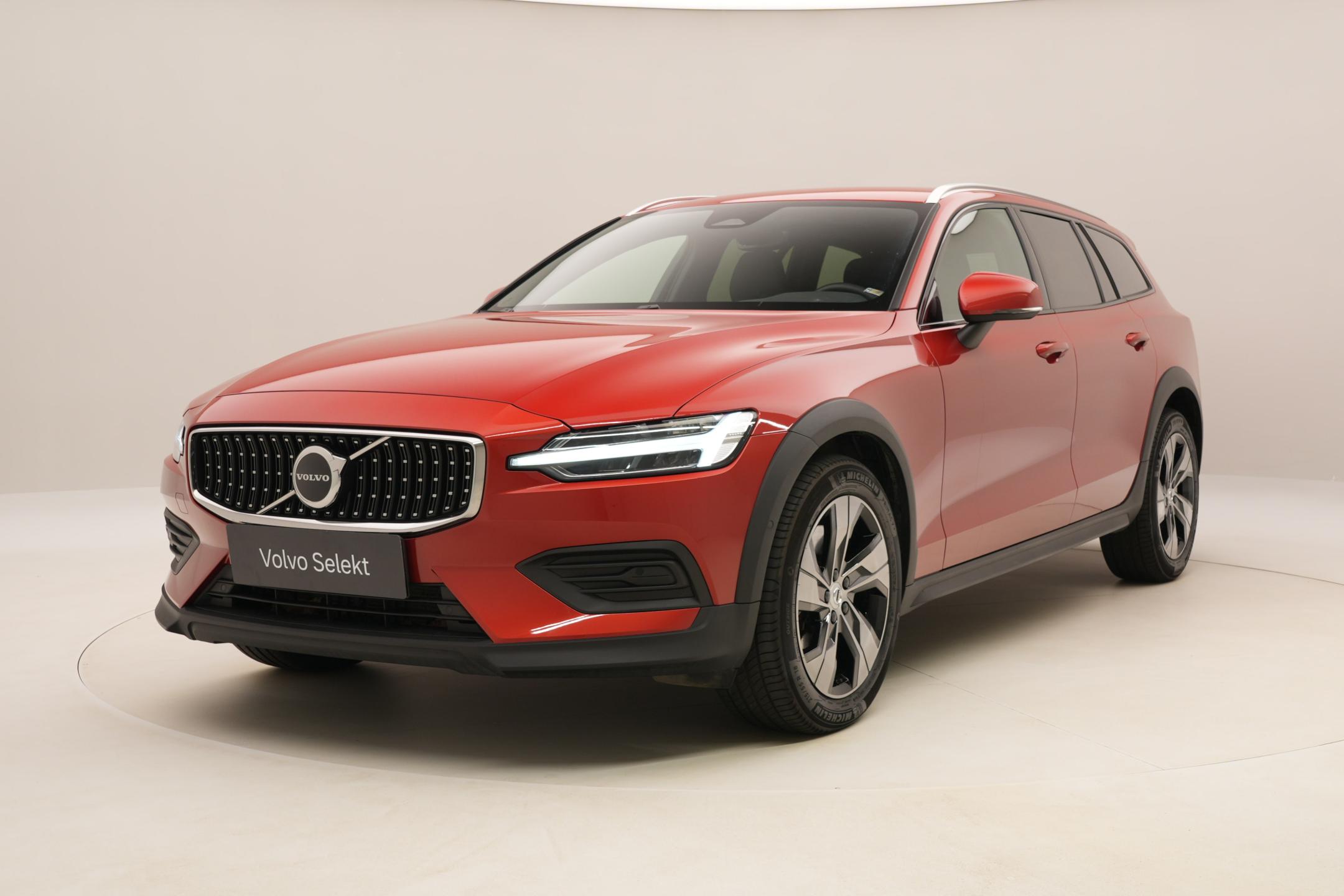 Volvo V60 CC B5 AWD PLUS AUT CZ 1.maj