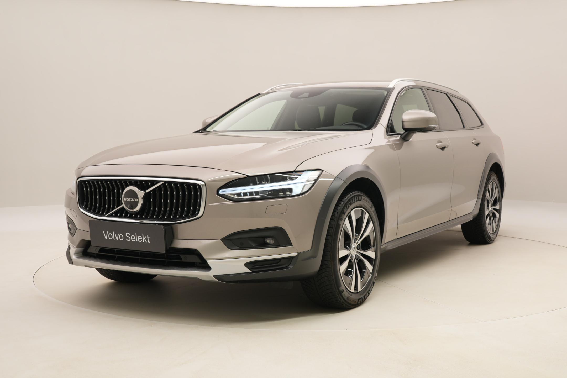 Volvo V90 CC B4 AWD MOMENTUM AUT
