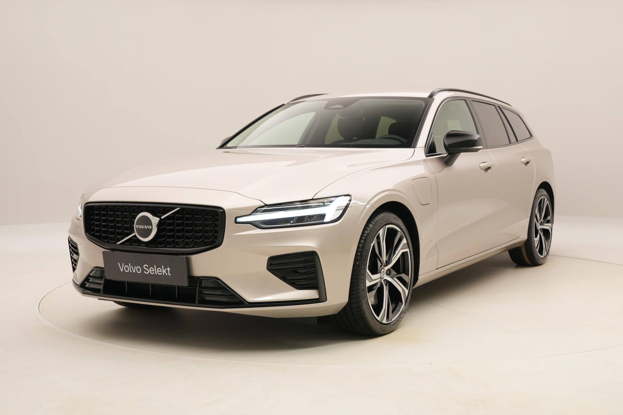 Volvo V60 T8 AWD RECHARGE DARK PLUS CZ