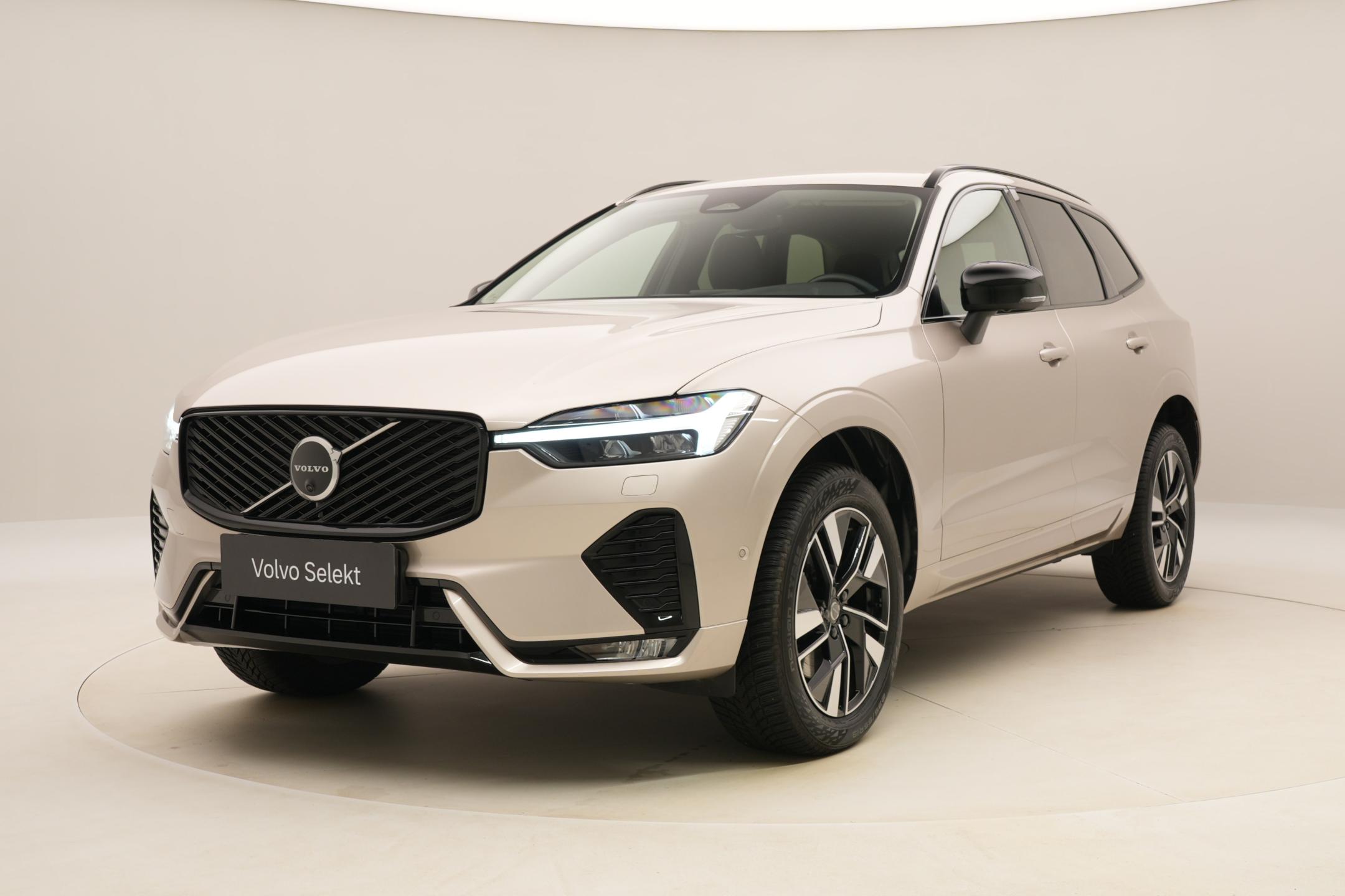 Volvo XC60 B5 AWD PLUS DARK VZDUCH - foto 2